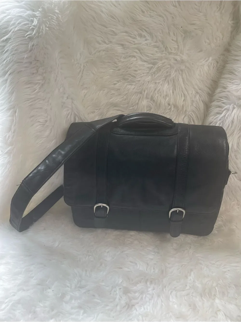 Kenneth Cole Black Leather large briefcase with padded shoulder strap .
